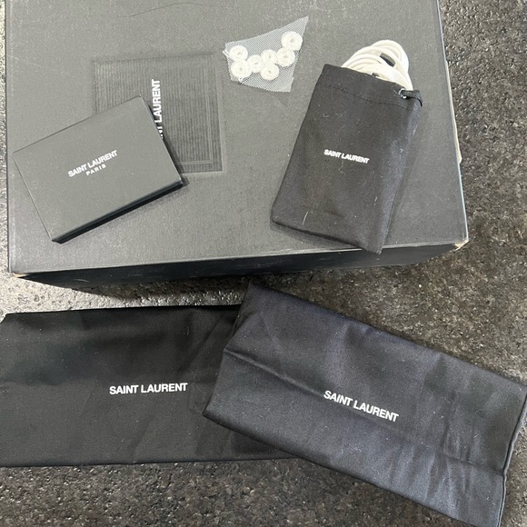 Saint Laurent Court Classics - Picture 7 of 8